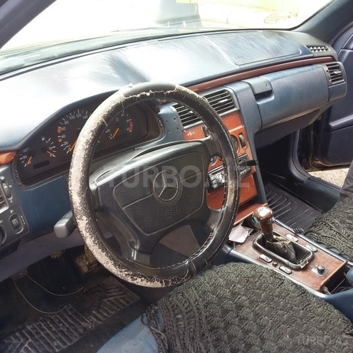 Mercedes E 220 1996, 330,000 km - 3.2 l - Bakı