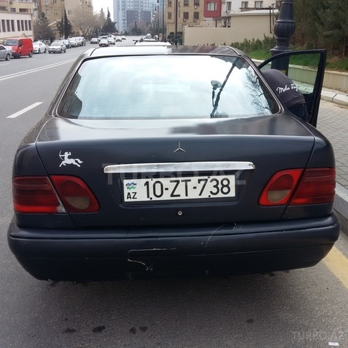 Mercedes E 220 1996, 330,000 km - 3.2 l - Bakı