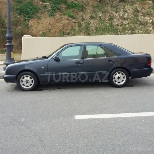 Mercedes E 220 1996, 330,000 km - 3.2 l - Bakı