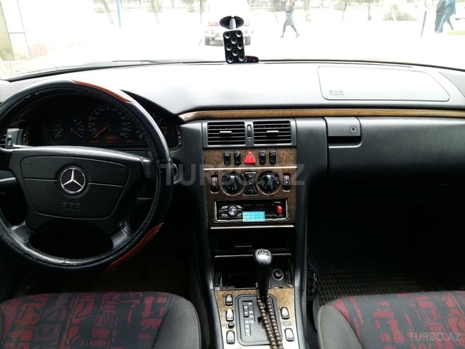 Mercedes E 240 1999, 192,000 km - 2.4 l - Bakı