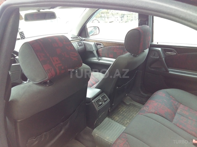 Mercedes E 240 1999, 192,000 km - 2.4 l - Bakı