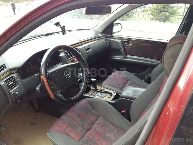 Mercedes E 240 1999, 192,000 km - 2.4 l - Bakı
