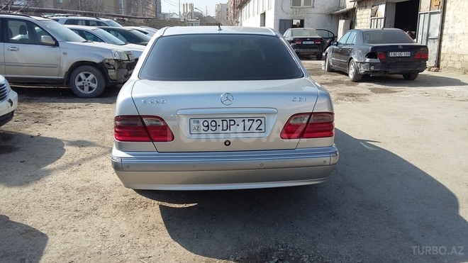 Mercedes E 220 2001, 19,000 km - 2.2 l - Bakı