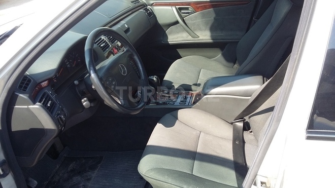 Mercedes E 220 2001, 19,000 km - 2.2 l - Bakı