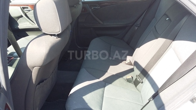 Mercedes E 220 2001, 19,000 km - 2.2 l - Bakı