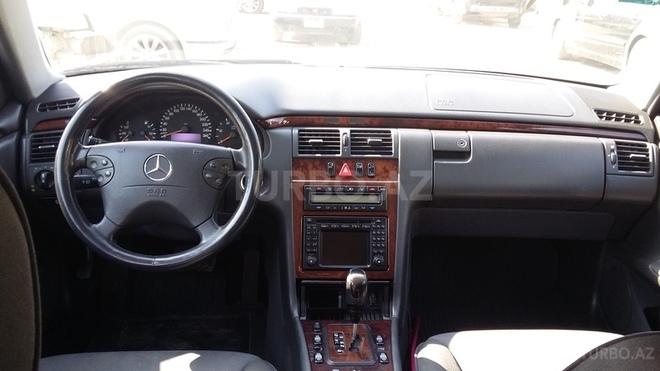 Mercedes E 220 2001, 19,000 km - 2.2 l - Bakı