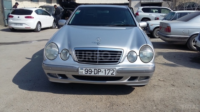 Mercedes E 220 2001, 19,000 km - 2.2 l - Bakı