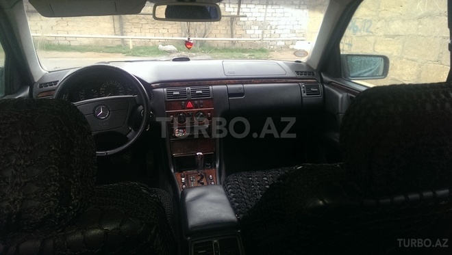 Mercedes E 220 1999, 317,000 km - 2.2 l - Bakı