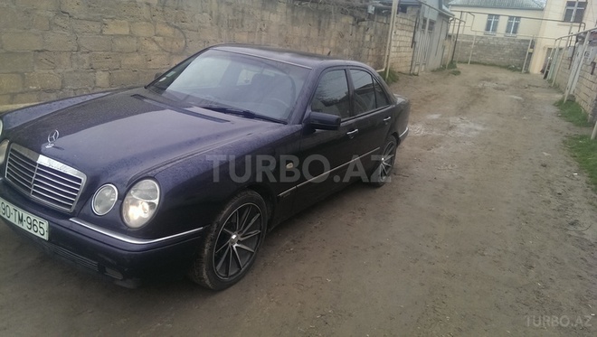 Mercedes E 220 1999, 317,000 km - 2.2 l - Bakı