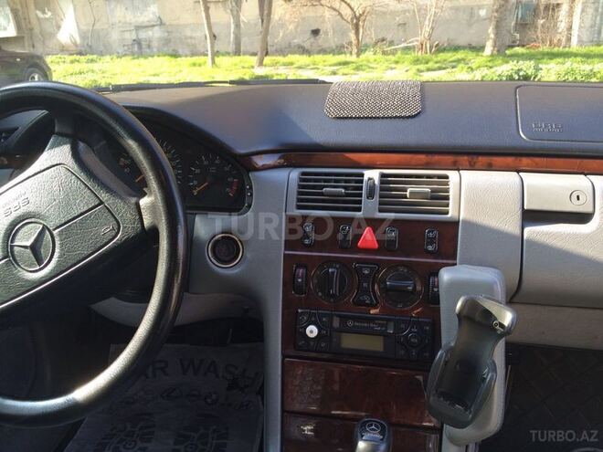 Mercedes E 280 1998, 302,000 km - 2.8 л - Bakı