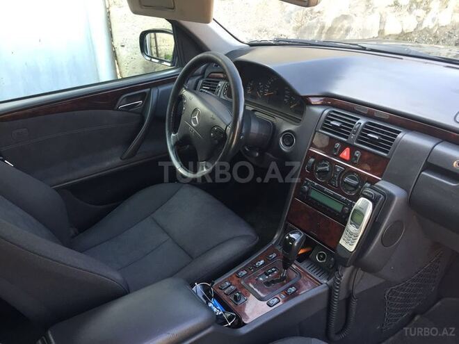Mercedes E 220 2000, 193,000 km - 2.2 л - Bakı