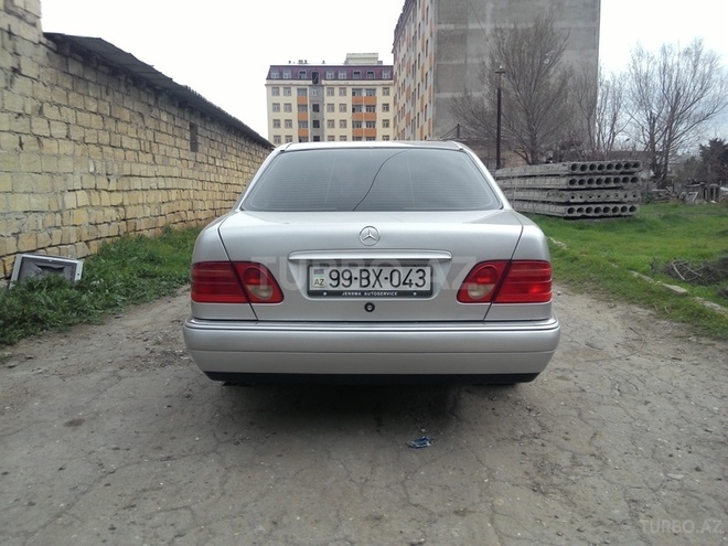 Mercedes E 240 1998, 332,000 km - 2.4 l - Sumqayıt