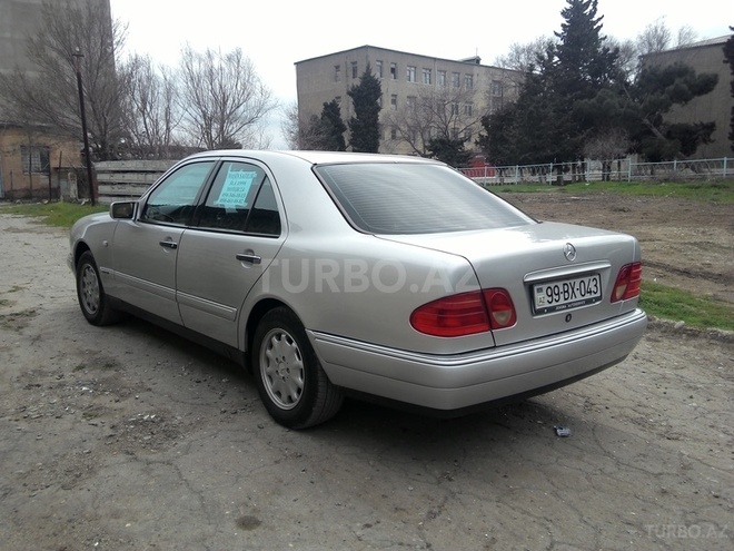 Mercedes E 240 1998, 332,000 km - 2.4 l - Sumqayıt