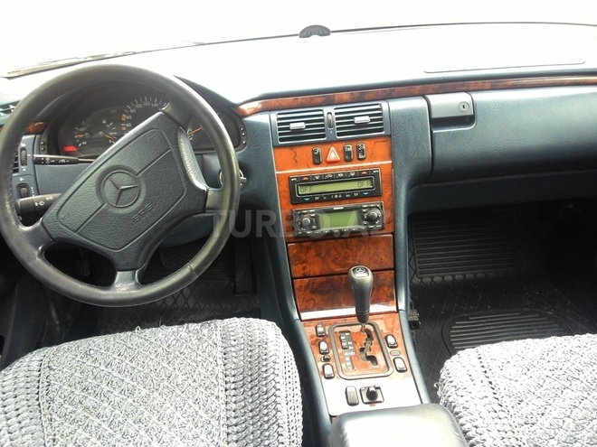 Mercedes E 240 1998, 332,000 km - 2.4 l - Sumqayıt