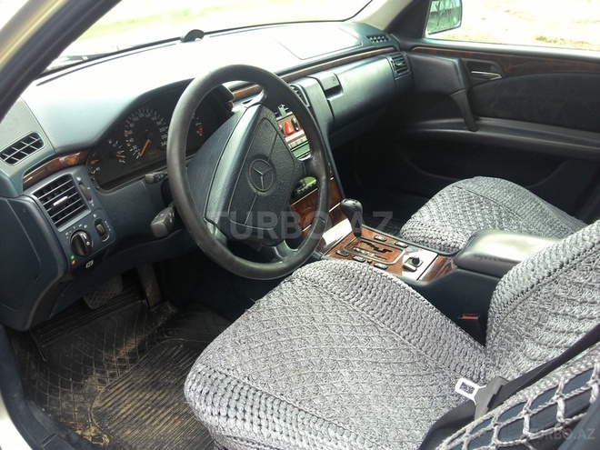 Mercedes E 240 1998, 332,000 km - 2.4 l - Sumqayıt