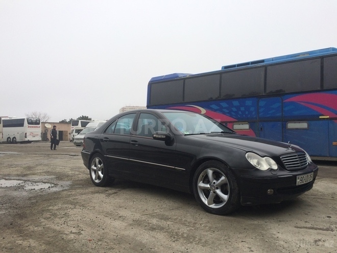 Mercedes C 270 2003, 200,000 km - 2.7 l - Bakı