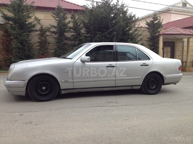 Mercedes E 200 1996, 350,000 km - 2.0 l - Bakı