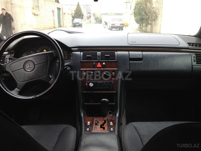 Mercedes E 200 1996, 350,000 km - 2.0 l - Bakı