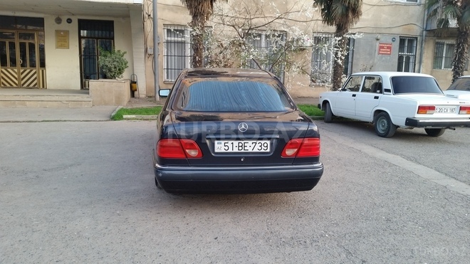Mercedes E 240 1998, 220,000 km - 2.4 l - Gəncə
