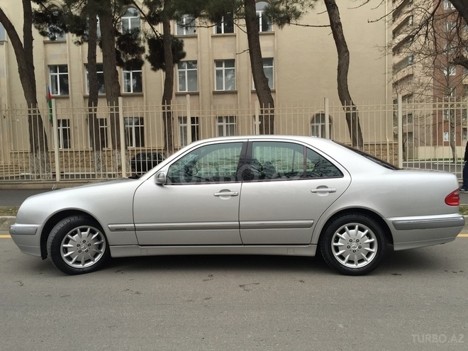 Mercedes E 240 2000, 125,100 km - 2.6 л - Bakı