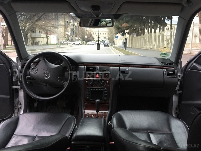 Mercedes E 240 2000, 125,100 km - 2.6 л - Bakı