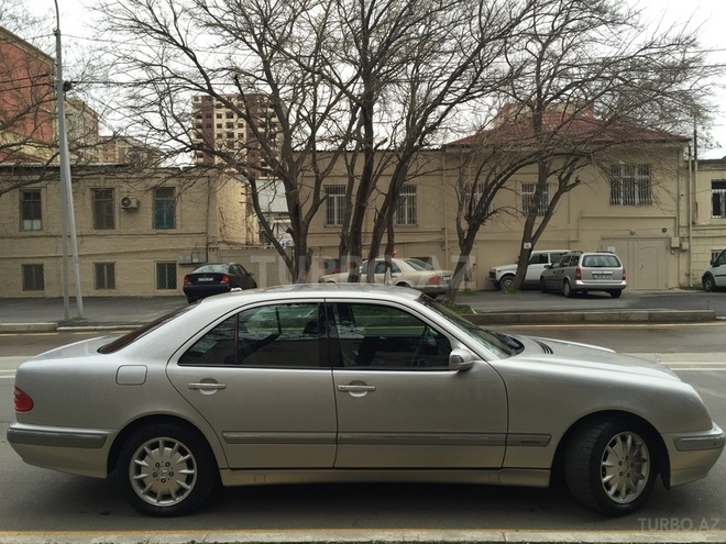 Mercedes E 240 2000, 125,100 km - 2.6 л - Bakı