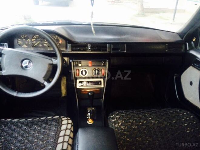 Mercedes E 230 1987, 170,000 km - 2.3 l - Bakı