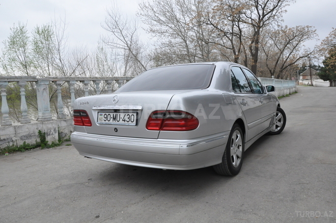 Mercedes E 240 2001, 132,000 km - 2.6 л - Bakı