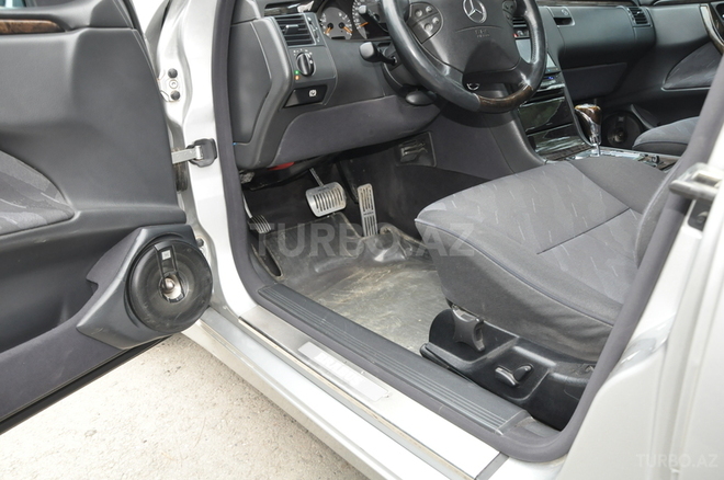 Mercedes E 240 2001, 132,000 km - 2.6 л - Bakı