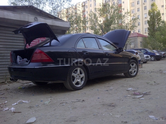 Mercedes C 320 2001, 190,000 km - 3.2 л - Bakı