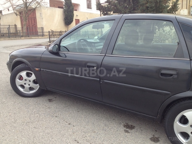 Opel Vectra 1996, 206,000 km - 1.8 l - Bakı