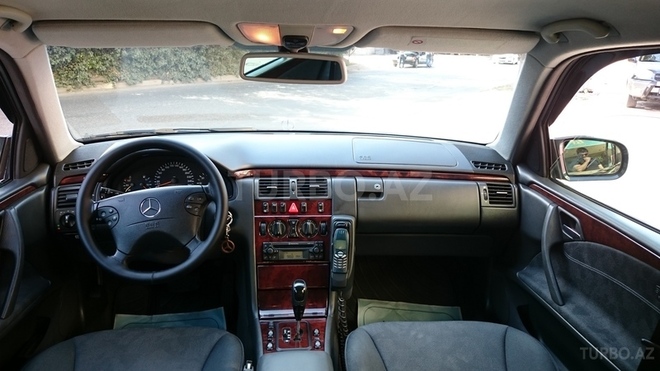Mercedes E 240 2000, 207,000 km - 2.6 л - Bakı