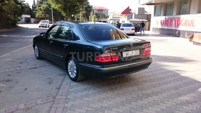 Mercedes E 240 2000, 207,000 km - 2.6 л - Bakı