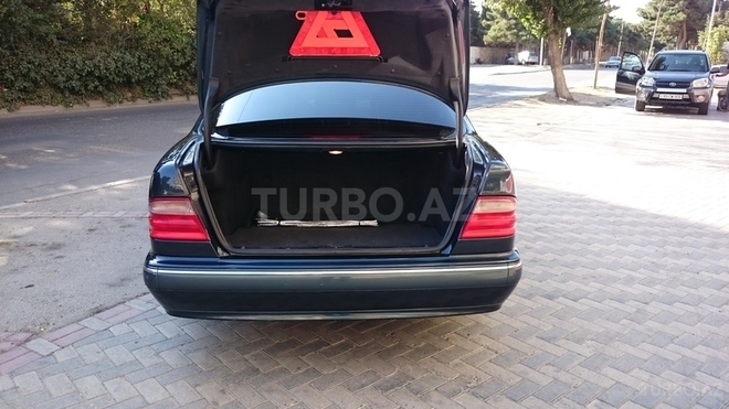 Mercedes E 240 2000, 207,000 km - 2.6 л - Bakı