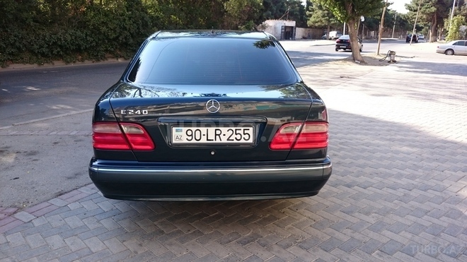 Mercedes E 240 2000, 207,000 km - 2.6 л - Bakı