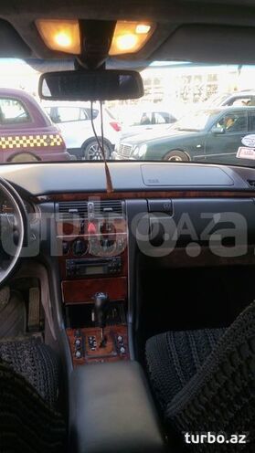 Mercedes E 220 2000, 345,550 km - 2.2 l - Bərdə