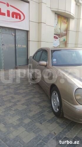 Mercedes E 220 2000, 345,550 km - 2.2 l - Bərdə