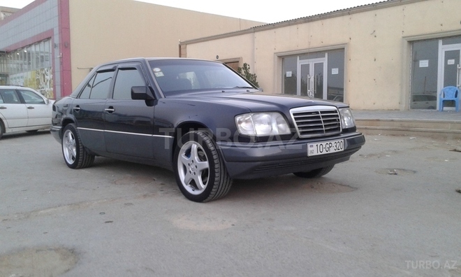 Mercedes E 220 1994, 289,000 km - 2.2 l - Bakı