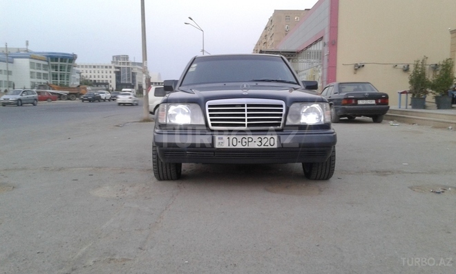 Mercedes E 220 1994, 289,000 km - 2.2 l - Bakı