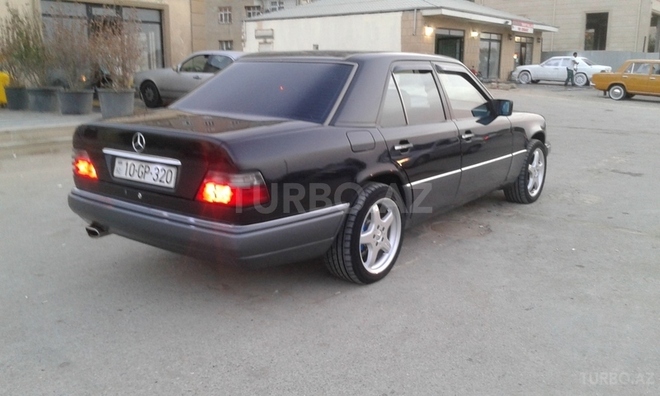 Mercedes E 220 1994, 289,000 km - 2.2 l - Bakı