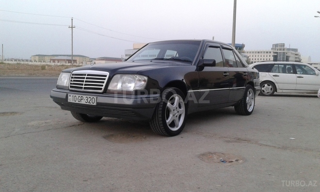 Mercedes E 220 1994, 289,000 km - 2.2 l - Bakı