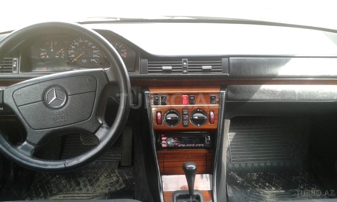 Mercedes E 220 1994, 289,000 km - 2.2 l - Bakı
