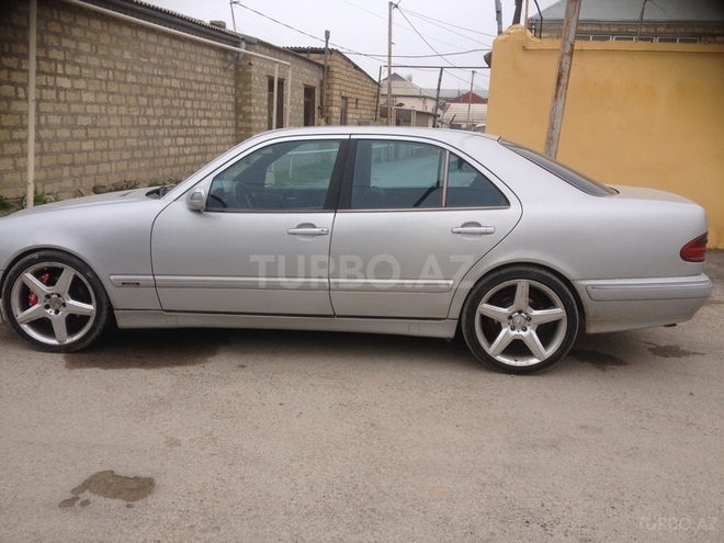 Mercedes E 240 1999, 264,000 km - 2.4 л - Bakı