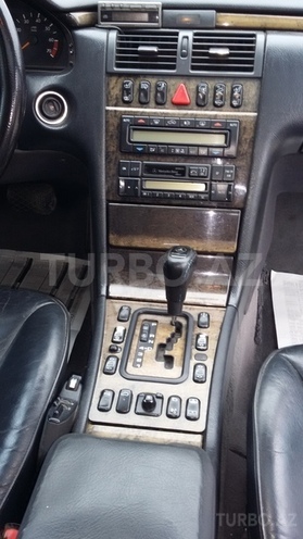 Mercedes E 320 1999, 208,000 km - 3.5 l - Bakı