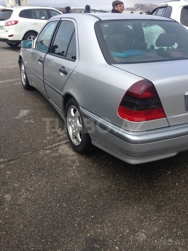 Mercedes C 240 2000, 268,000 km - 2.4 л - Bakı
