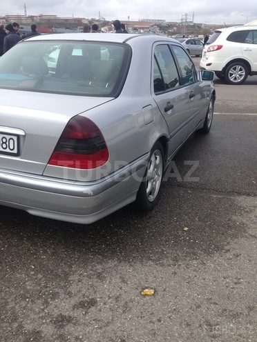 Mercedes C 240 2000, 268,000 km - 2.4 л - Bakı