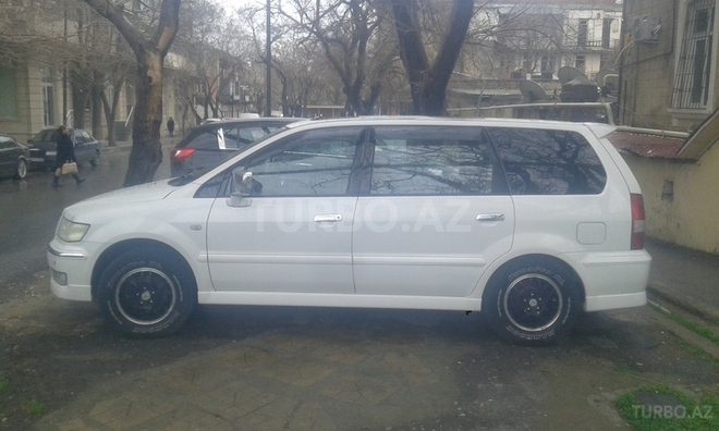 Mitsubishi Chariot 2002, 180,000 km - 2.4 л - Bakı