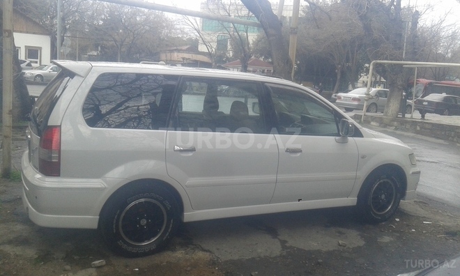 Mitsubishi Chariot 2002, 180,000 km - 2.4 л - Bakı
