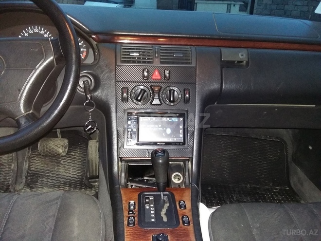 Mercedes E 200 1996, 284,000 km - 2.0 л - Bakı
