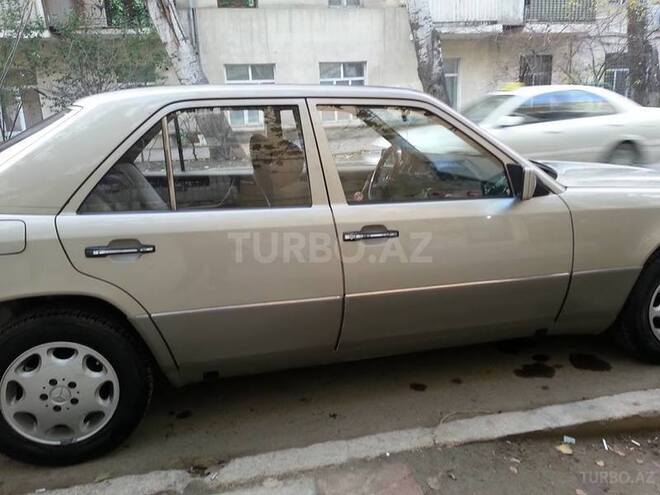 Mercedes E 250 1990, 434,000 km - 2.5 л - Bakı